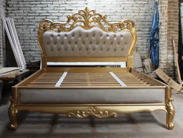 Daabadi Furniture Wholesale Classic French Painted Bed King-Size Gold Leaf Mahogany