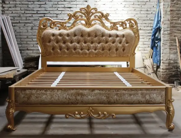 Daabadi Furniture Wholesale Classic French Painted Bed King-Size Gold Leaf Mahogany