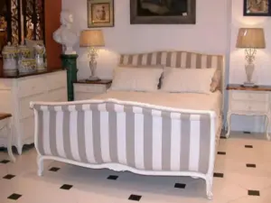 Daabadi Furniture Wholesale Classic Louise French Bed Queen-Size White Duco Mahogany