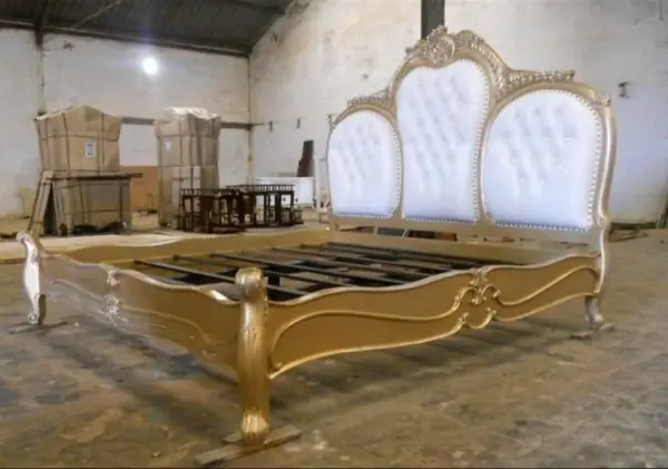 Daabadi Furniture Wholesale Classic French Provincial Bed Queen-Size Gold Mahogany
