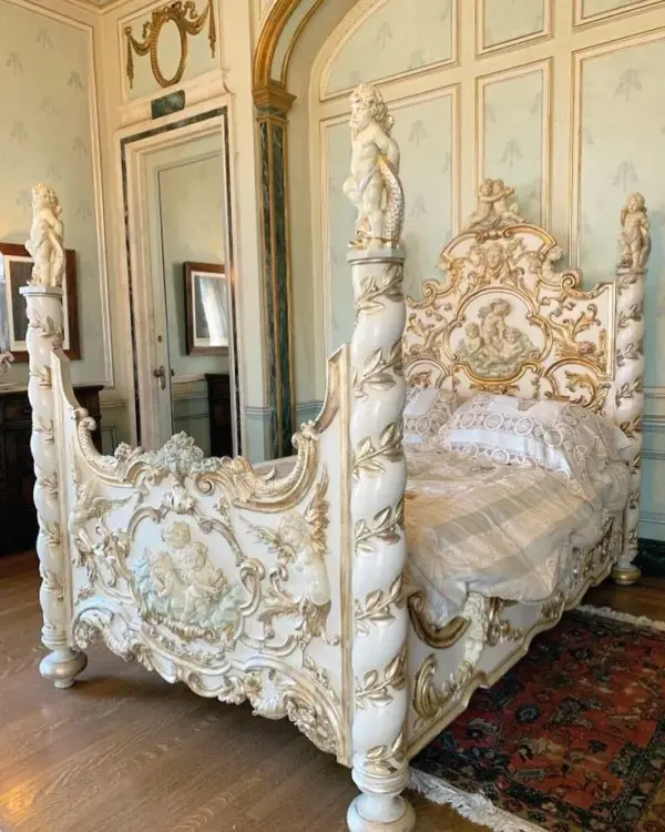 Daabadi Furniture Wholesale Classic Antique French Bed Super King-Size White Duco Mahogany