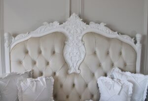 Modern French Design Hand-Carved Solid Wood Baby Cot and Kids Crib Bed Nursery Furniture Manufacturer
