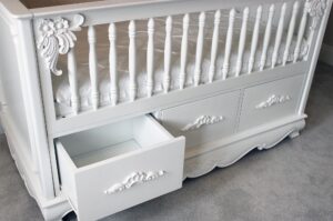 Modern French Design Hand-Carved Solid Wood Baby Cot and Kids Crib Bed Nursery Furniture Manufacturer