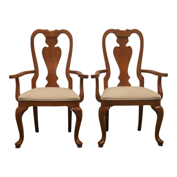 Queen Anne dining chair with wooden frame and upholstered seat