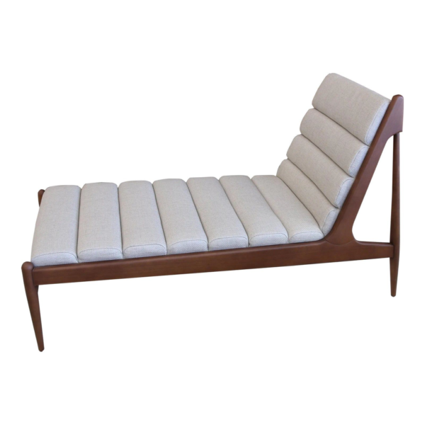 Mid-Century Modern Chaise Lounge Oatmeal Fabric Wood Frame, Stylish Indoor Lounge Seating, Elegant Living Room Furniture