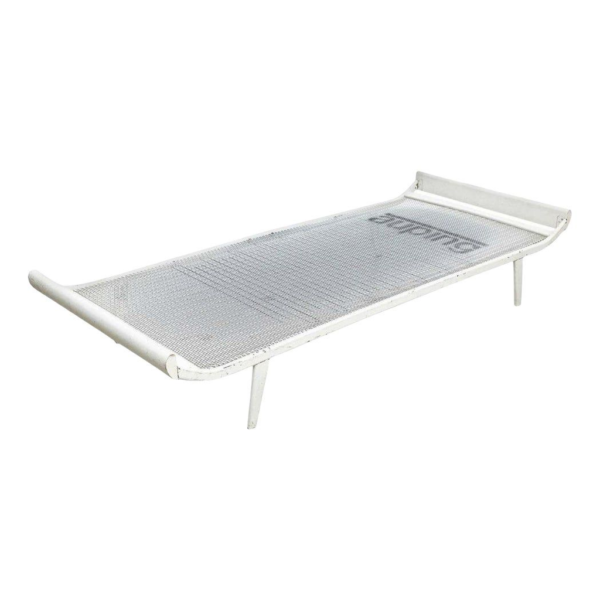 White metal mesh daybed, Mid-Century Modern daybed furniture, Metal frame daybed