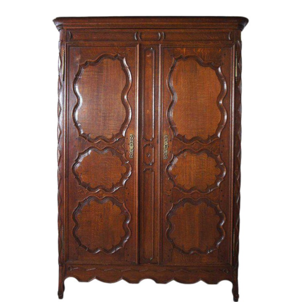 Elegant classic wardrobe in brown wood, a Daabadi Furniture manufacturer creation.